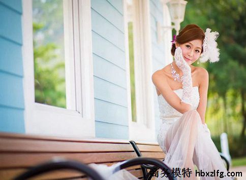 上海模特伴游微信号,怎么预约模特